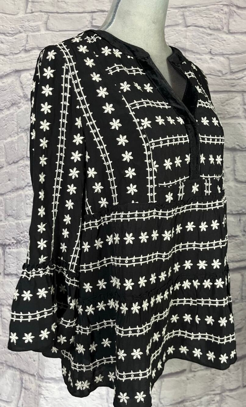 John Mark Black and White Floral Embroidered Babydoll Tunic Blouse